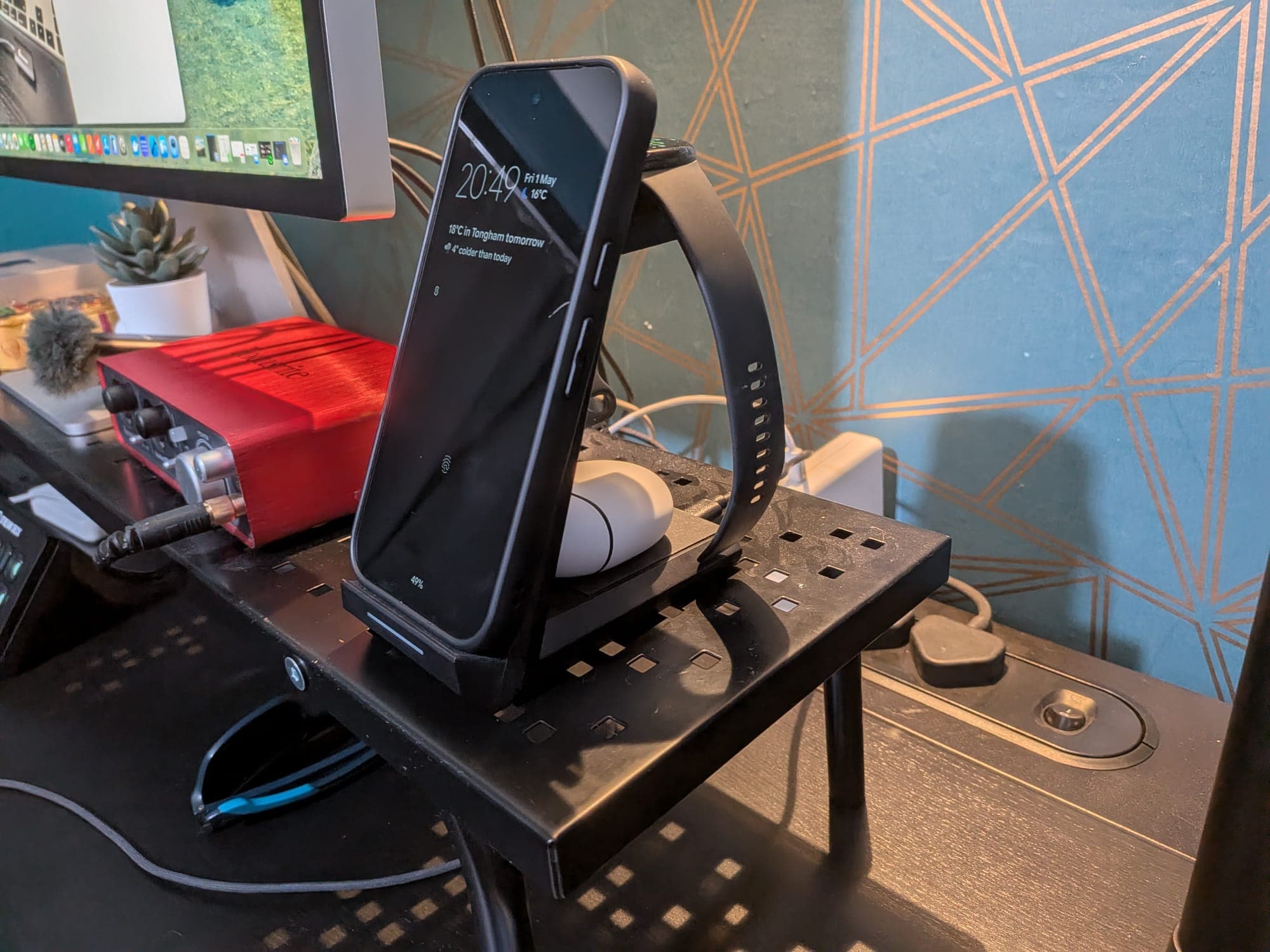 NANAMI 3-in-1 Wireless Charging Station Review: One Stand, Three Devices